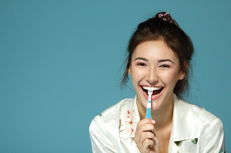 How To Maintain A Healthy Smile That Looks Great Too